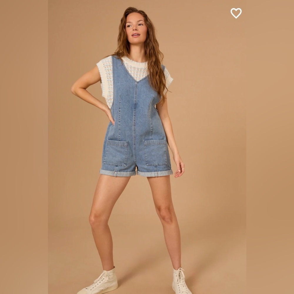 Altar'd State medium wash Women's Denim Overalls
RP01